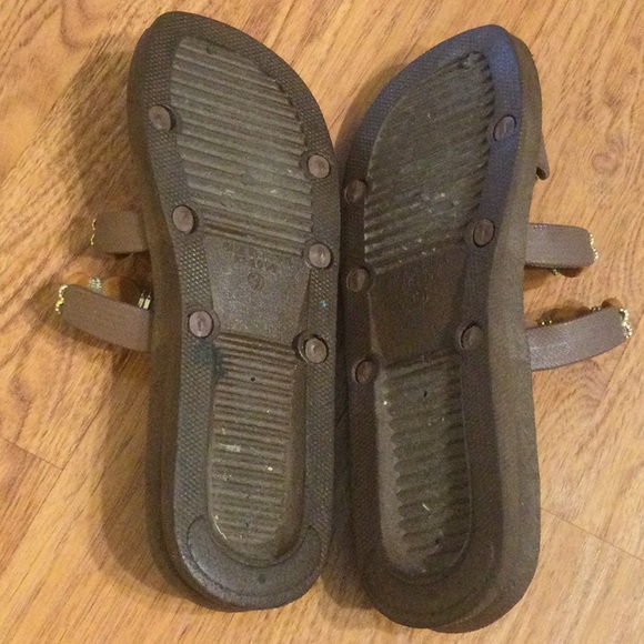 Rubber Sole Fancy Sandal w/ Beads Strap Design - Picture 5 of 6